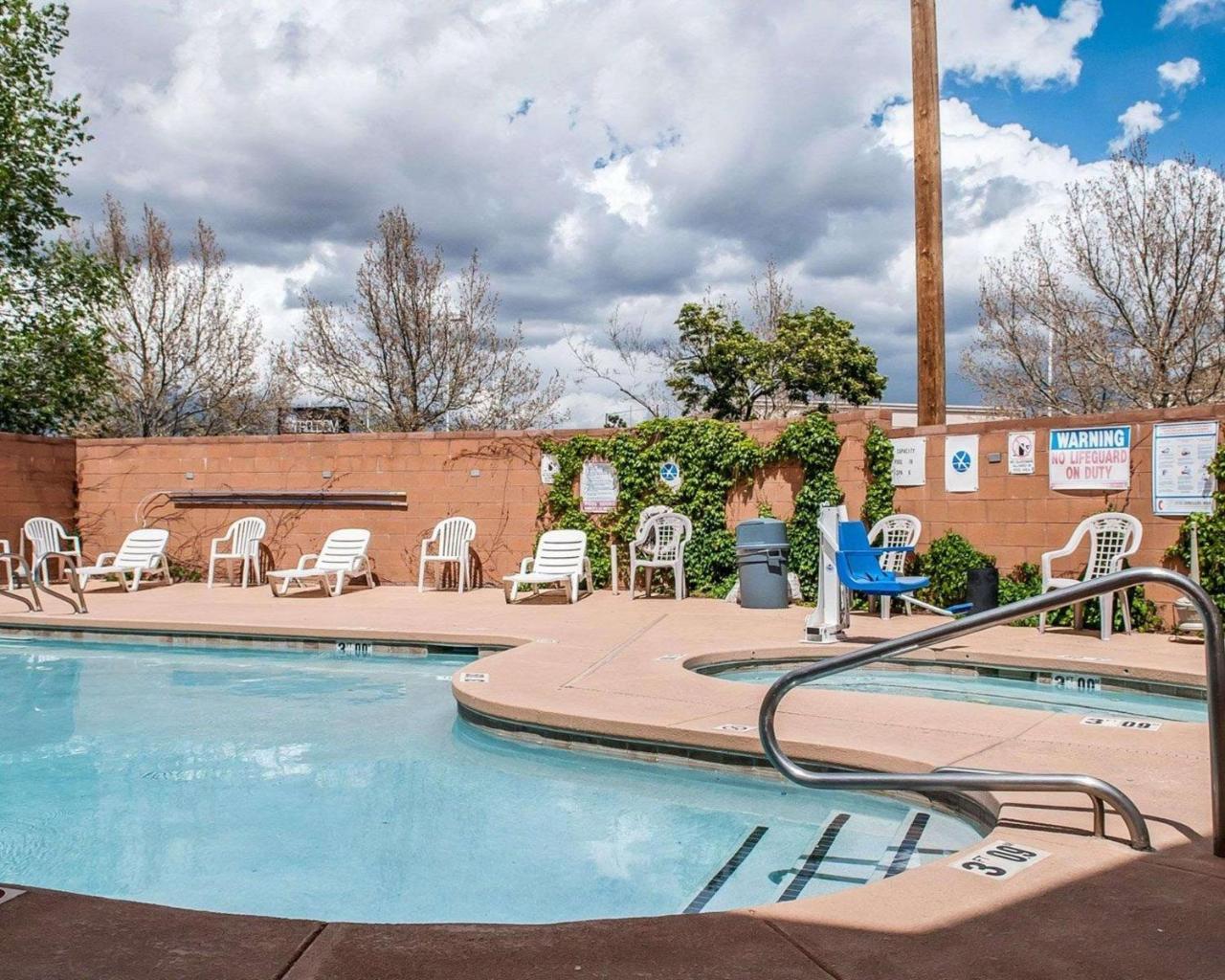 סנטה פה Econo Lodge Inn & Suites מראה חיצוני תמונה